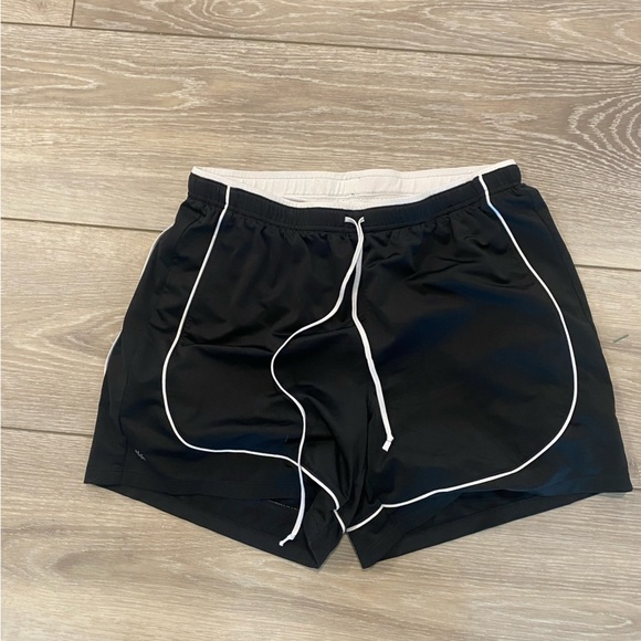Athleta Pants - Athleta take two shorts size medium